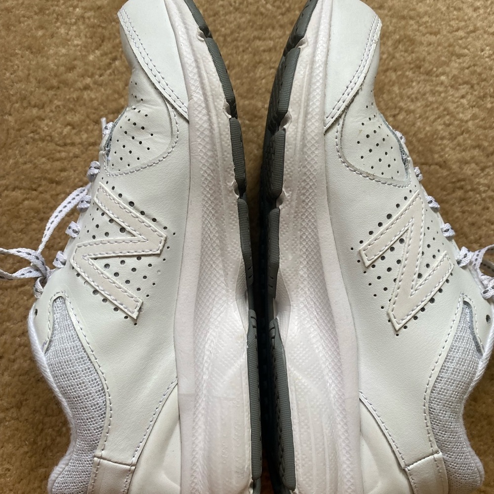 New Balance white tennis shoes. Great condition!